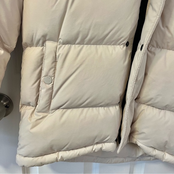 Aritzia Tna THE SUPER PUFF - cliMATTE - in Matte Pearl - Picture 7 of 15